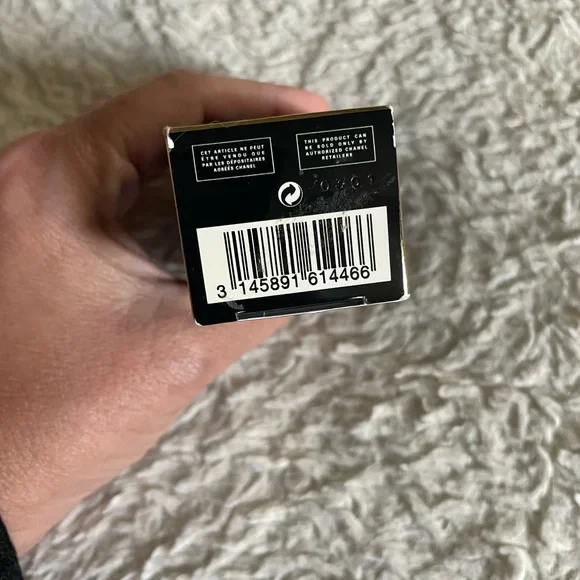 CHANEL Vitalumière SPF 15 Foundation 40 Beige - New - rare find, discontinued